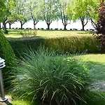 Iris Am Garni Ξενοδοχείο 3*