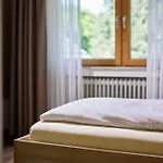 Hotel Iris Am Garni 3*