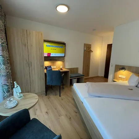 Iris Am Garni Hotel 3*