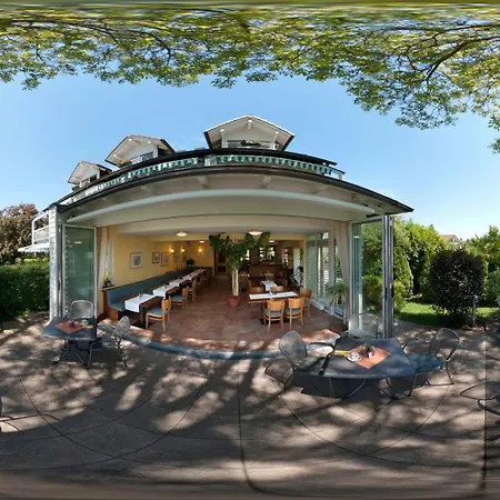 Iris Am Garni Hotel 3*