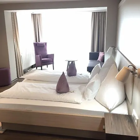 Iris Am Garni Hotel 3*