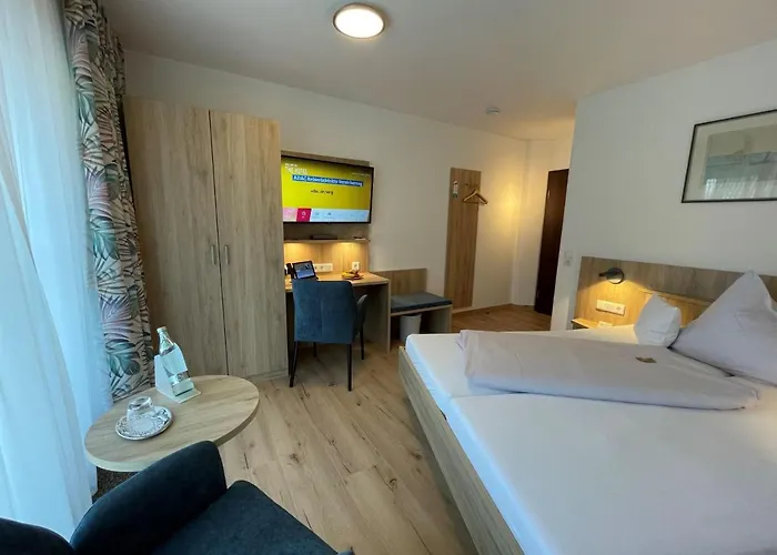 Iris Am Garni Hotel 3*